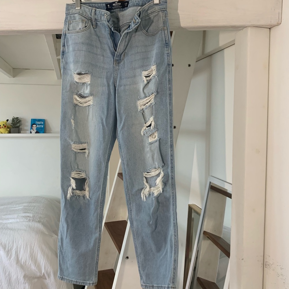 Hollister Ultra High Rise Mom Jeans
